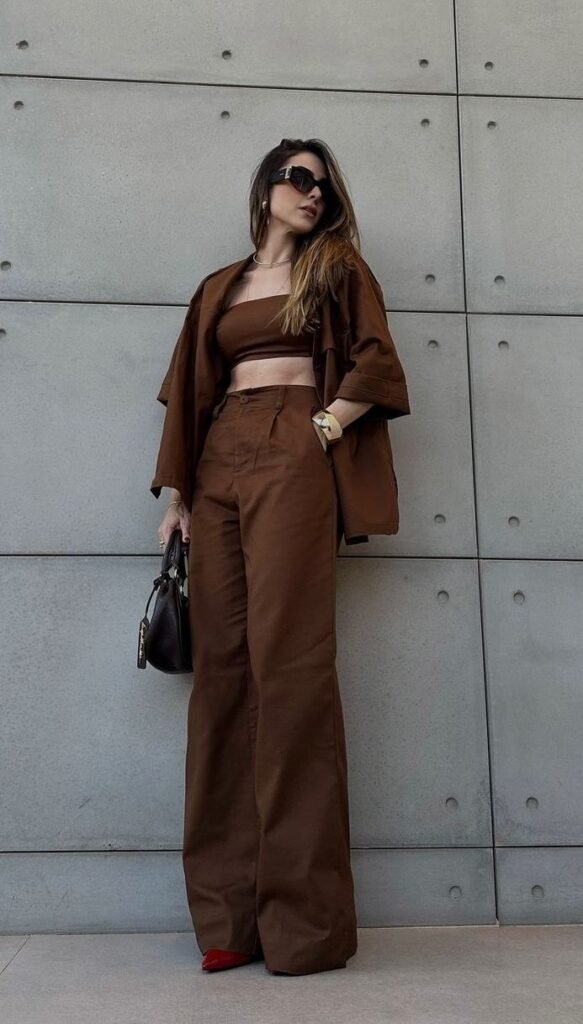 Descubra Como Montar Looks com Calça Marrom em Qualquer Estação – O Seu Guarda Roupa Não Será Mais o Mesmo! 27 Looks com Calça Marrom