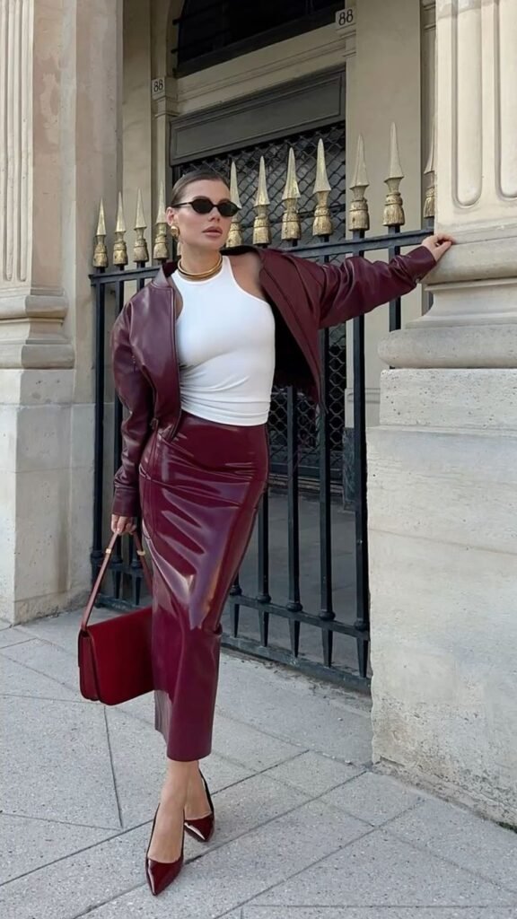 19 looks com saia de couro que vão te fazer desejar uma já! 13 looks com saia de couro