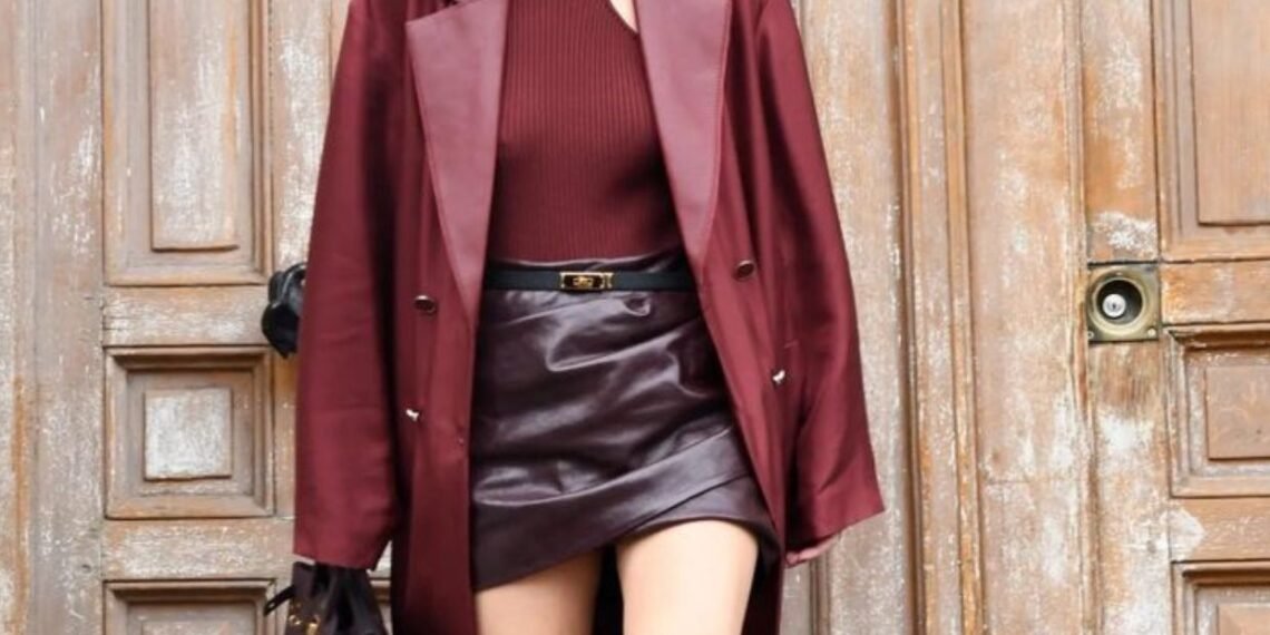 19 looks com saia de couro que vão te fazer desejar uma já! 1 looks com saia de couro que funcionam na vida real