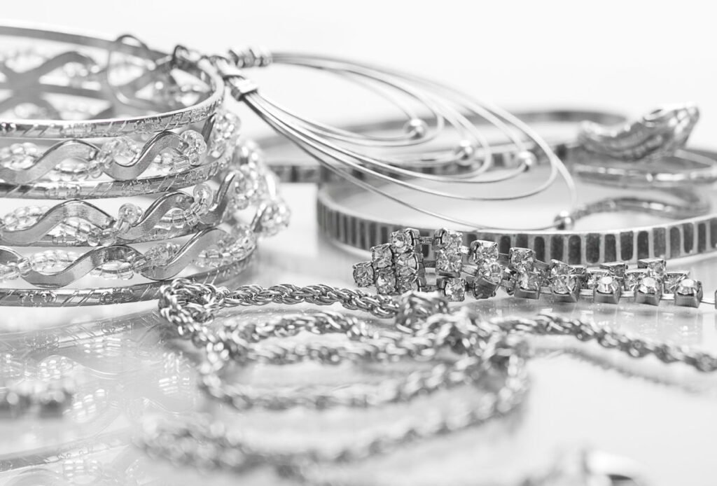 Joias de Luxo: Guia Completo com Estilos, Materiais e Marcas Icônicas 4 Como Escolher uma Joia de Luxo