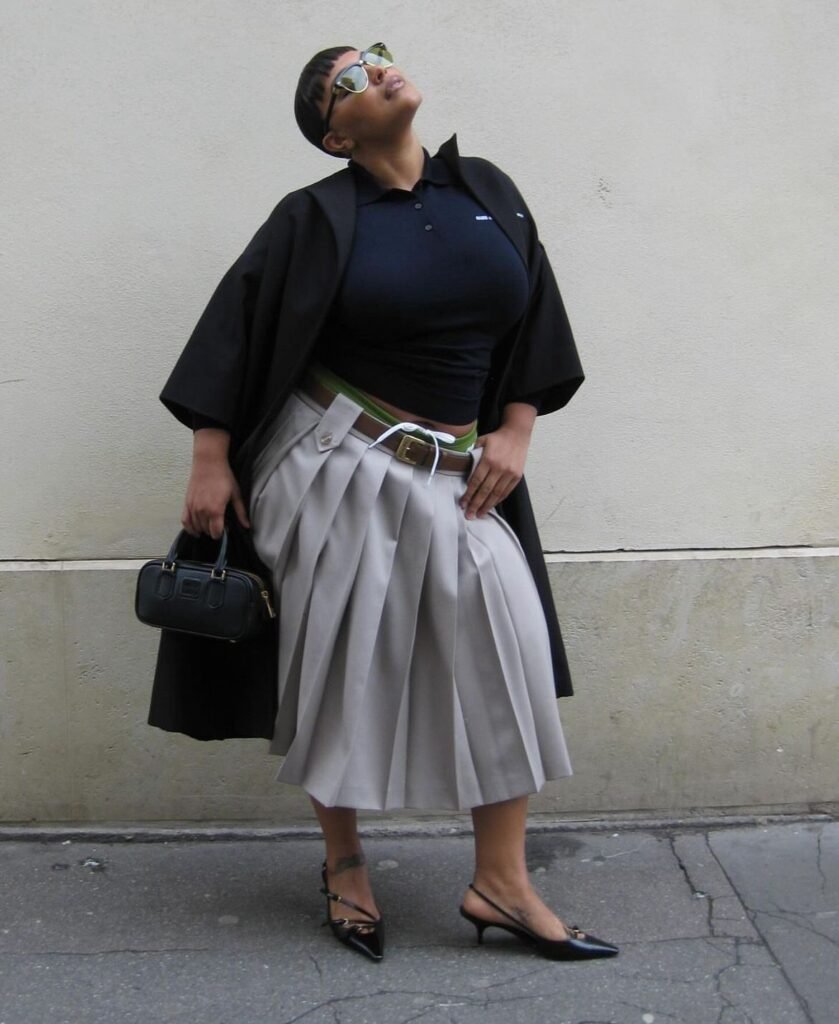 36 Looks com camisa polo feminina: inspirações que provam que essa peça é indispensável no guarda roupa 20 Inspirações de looks com camisa polo