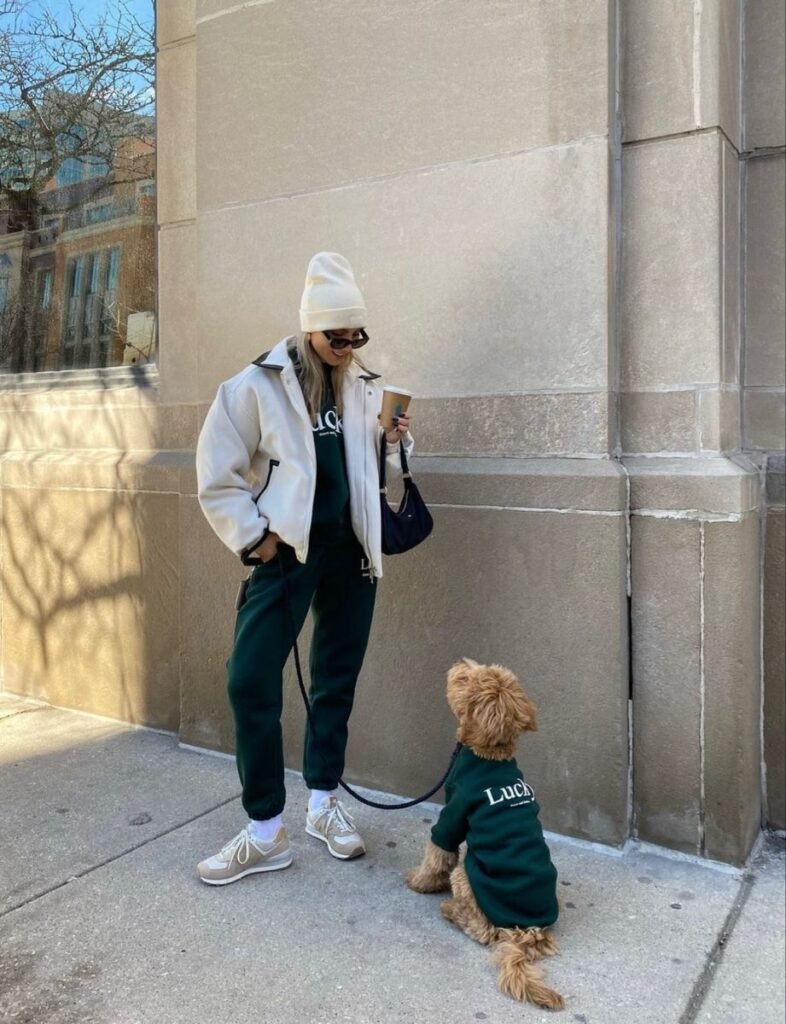 Look para passear com o cachorro: estilo e conforto que transformam até a volta do quarteirão em um momento especial 5 Look para passear com o cachorro