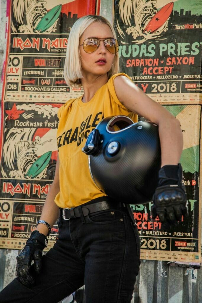 Looks para Andar de Moto: Como Criar um Visual Feminino, Seguro e Descolado 6 Looks para Andar de Moto