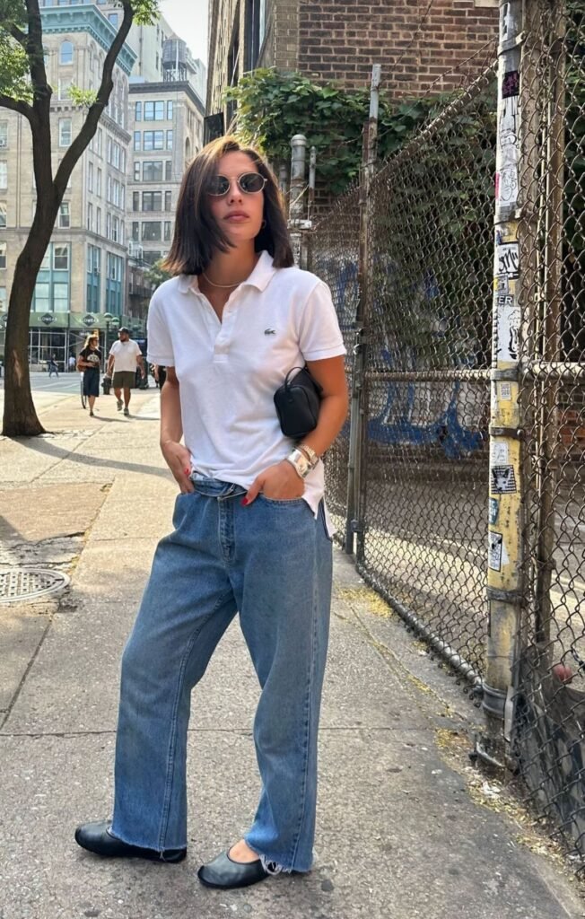 36 Looks com camisa polo feminina: inspirações que provam que essa peça é indispensável no guarda roupa 4 Camisa polo feminina branca