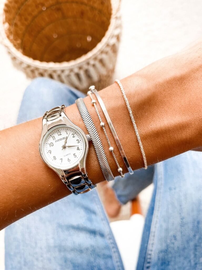 Mix de Pulseiras: como misturar pulseiras de forma harmônica para looks incríveis 10 Mix de pulseiras prateadas