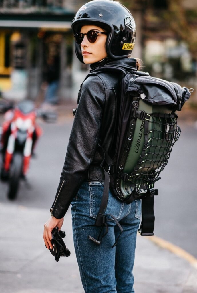 Looks para Andar de Moto: Como Criar um Visual Feminino, Seguro e Descolado 13 Look para Andar de Moto