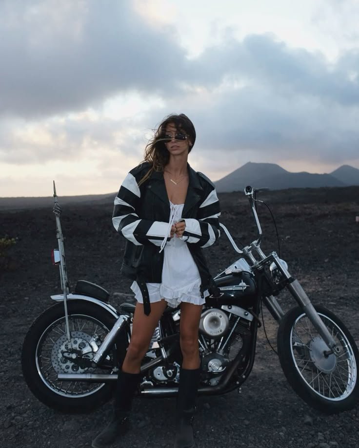 Looks para Andar de Moto: Como Criar um Visual Feminino, Seguro e Descolado 12 look feminino para encontro de moto