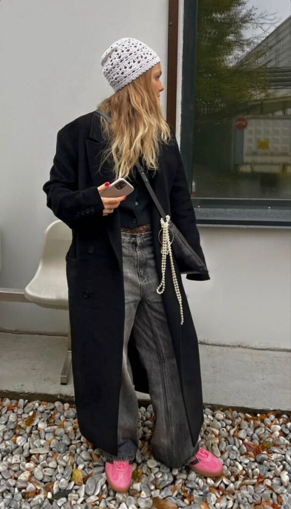 Looks com Touca de Crochê Adulto virou febre entre as fashionistas: Estilo, Conforto e Inspirações para Você Arrasar 12 Looks com Touca de Crochê Adulto
