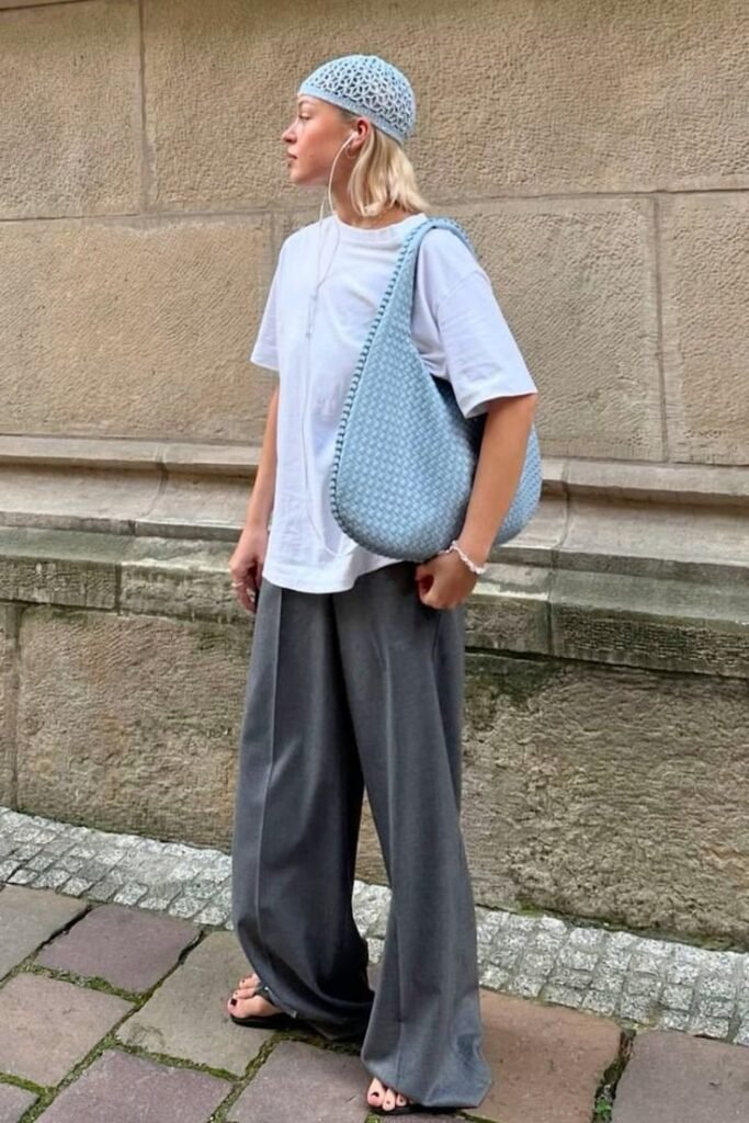 Looks com Touca de Crochê Adulto virou febre entre as fashionistas: Estilo, Conforto e Inspirações para Você Arrasar 23 Looks com Touca de Crochê