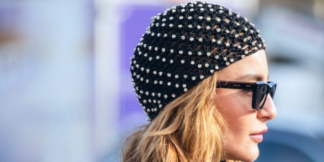 Looks com Touca de Crochê Adulto virou febre entre as fashionistas: Estilo, Conforto e Inspirações para Você Arrasar 1 Looks com Touca de Crochê