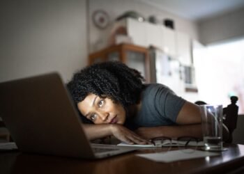 Cansaço Constante Não É Normal: Sinais de Que Seu Corpo Está Pedindo Pausa 14 fadiga física e mental