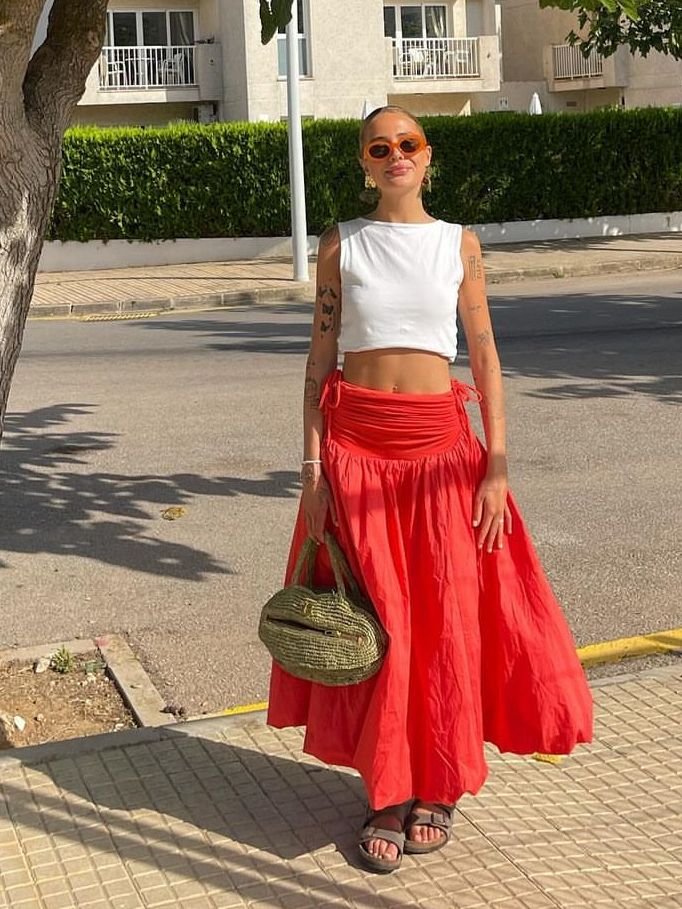 Tendências de verão: peças frescas que valorizam o corpo feminino 2 looks frescos