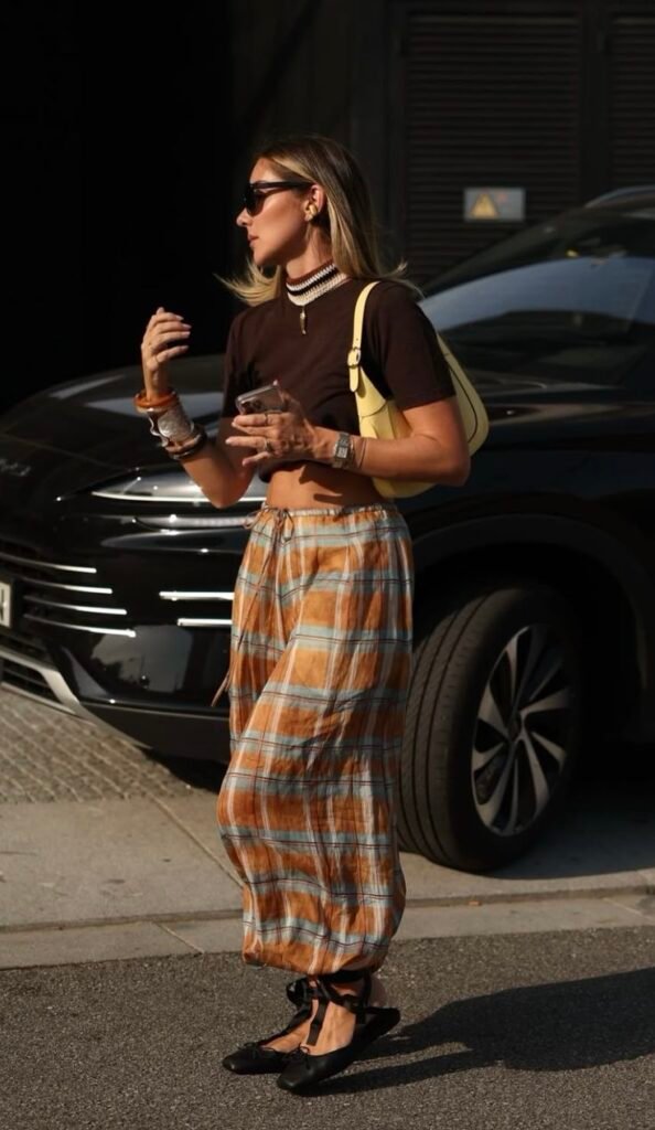 Looks com Calça Aladim: Como Usar a Peça Tendência do Trabalho à Balada com Estilo e Confiança 33 calça aladim