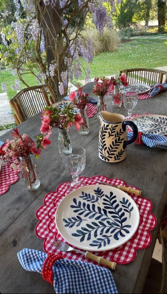 Mesa posta Dia das Mães simples com flores naturais