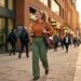Looks com moletom feminino para diversas ocasiões: 15+ Ideias Estilosas para usar de Casa ao Trabalho em 2026 11 como usar moletom em qualquer ocasiao