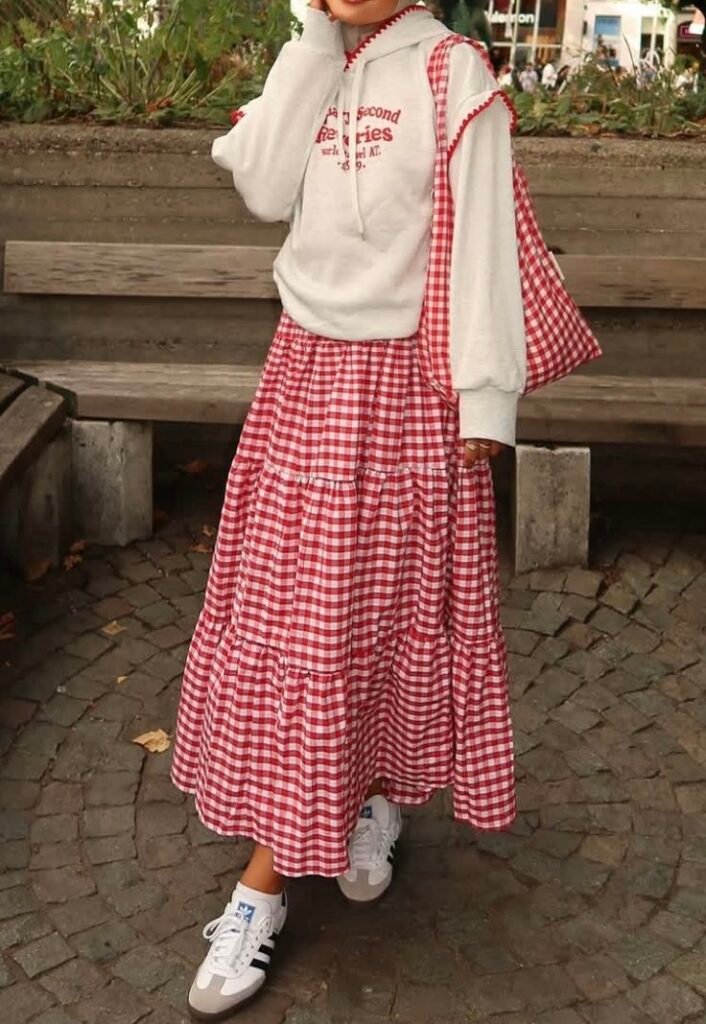 Look com moletom feminino e saia look com tênis