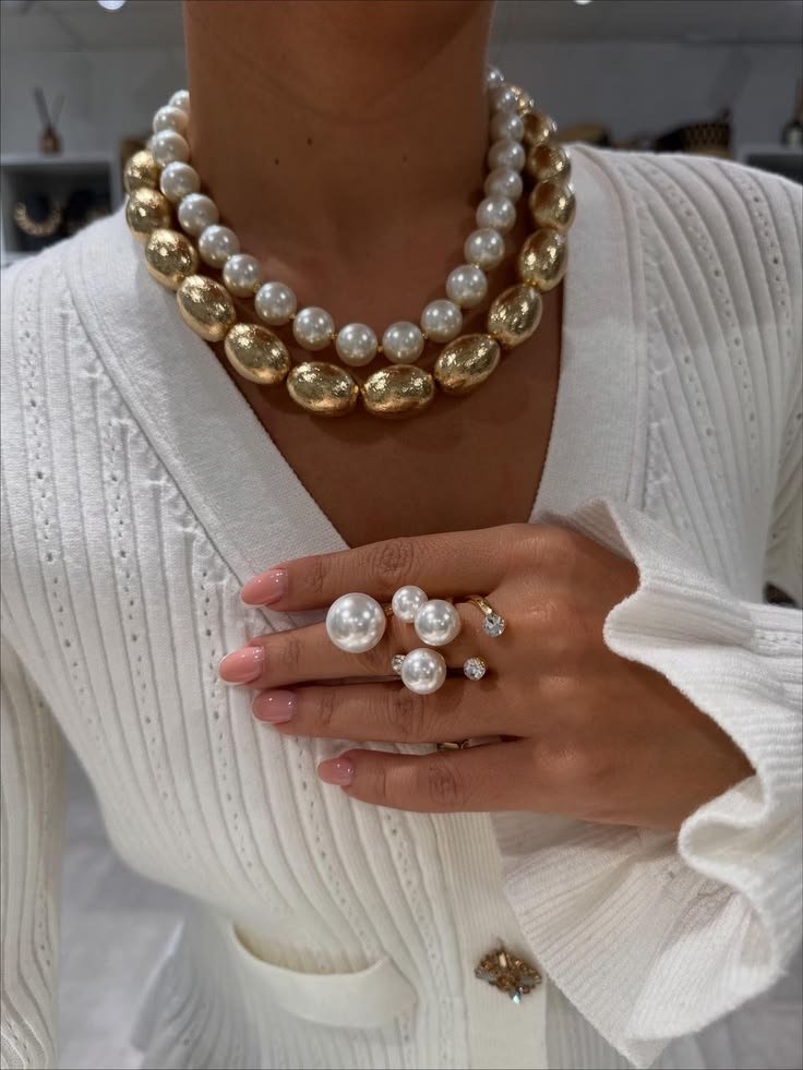 Colar de Pérolas Moderno: Como Usar a Tendência Mais Elegante e Atemporal 24 Usar o conjunto de pérolas