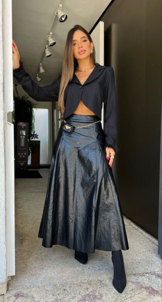Saia midi couro: como usar, combinar e criar looks elegantes em todas as estações 12 Como usar saia midi couro