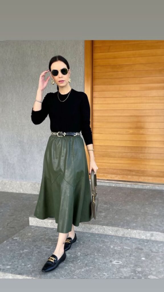 Saia midi couro: como usar, combinar e criar looks elegantes em todas as estações 11 Como escolher a saia midi couro