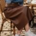 Looks com saia midi couro
