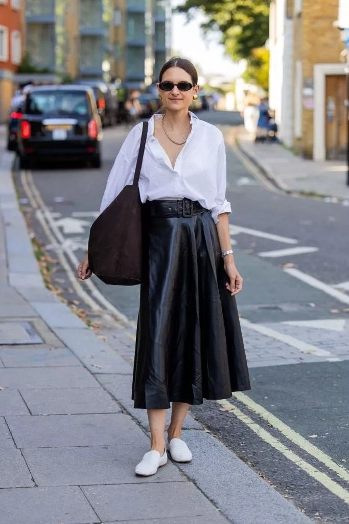 Saia midi couro: como usar, combinar e criar looks elegantes em todas as estações 4 Looks com saia midi couro
