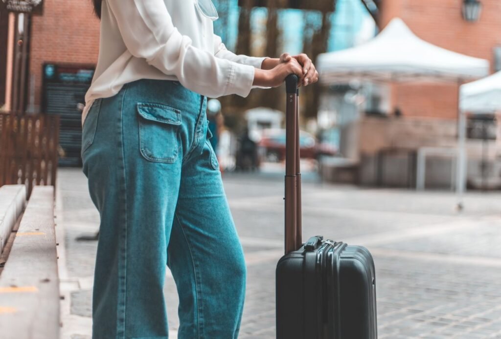 Como viajar sozinha: guia completo para uma viagem segura e inesquecível 2 como viajar sozinha