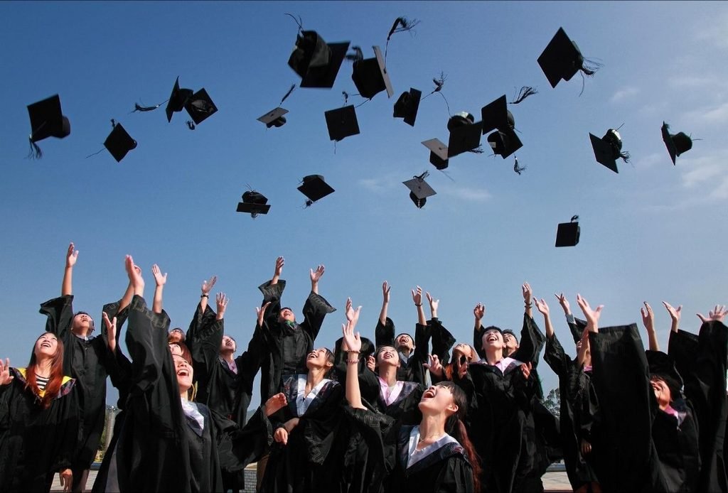 Anel de formatura feminino: modelos, pedras, significados e como escolher o seu 6 anel de formatura